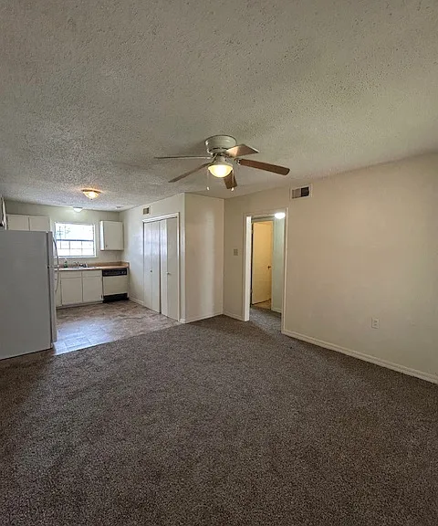 1506 Delplaza Dr #B — Photo 2
