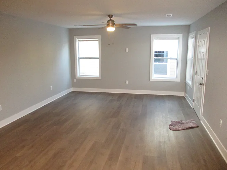 1108 Diamond Head Rd — Photo 2