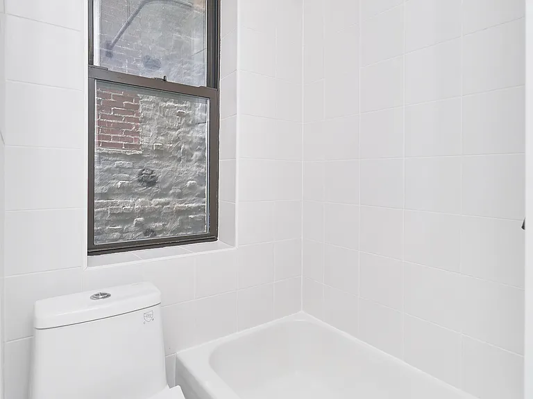 208 E 6th St #39 — Photo 6