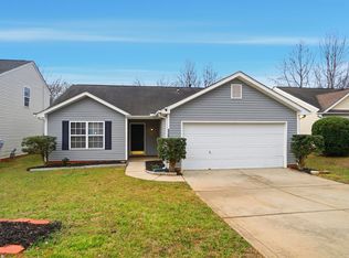 520 Lightspun Ln, Charlotte, NC 28216