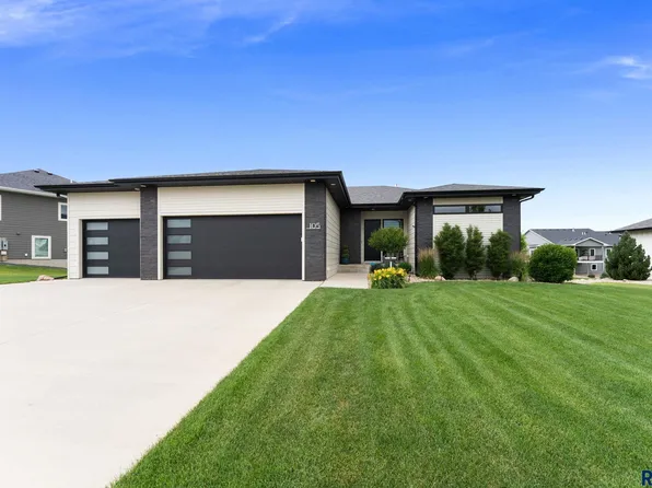 105 N Tumble Creek Cir, Sioux Falls, SD 57110