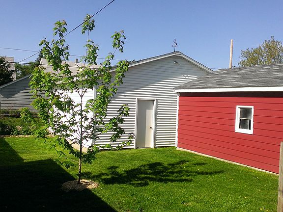 3rd image of 2221 W Barker Ave