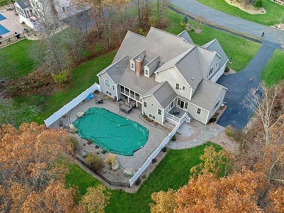 2nd image of 6 Newton Ln