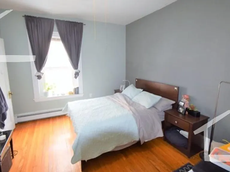 11 Euston St #3 — Photo 3
