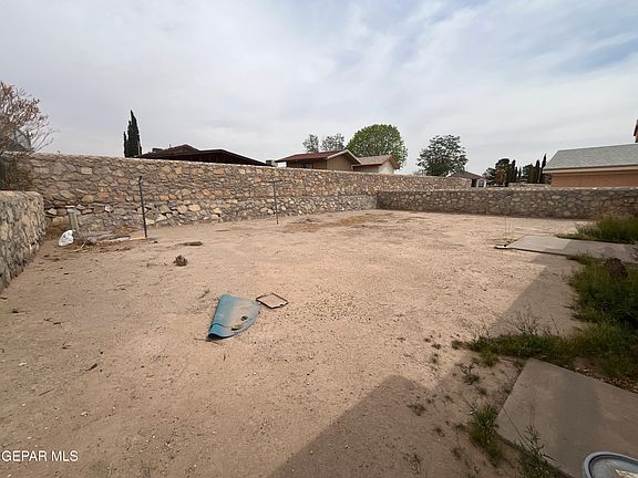 4th image of 215 Caribe Cir