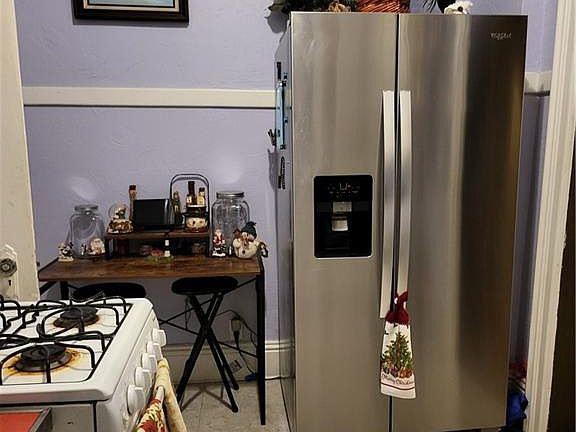 5th image of 421 W 10th St #1