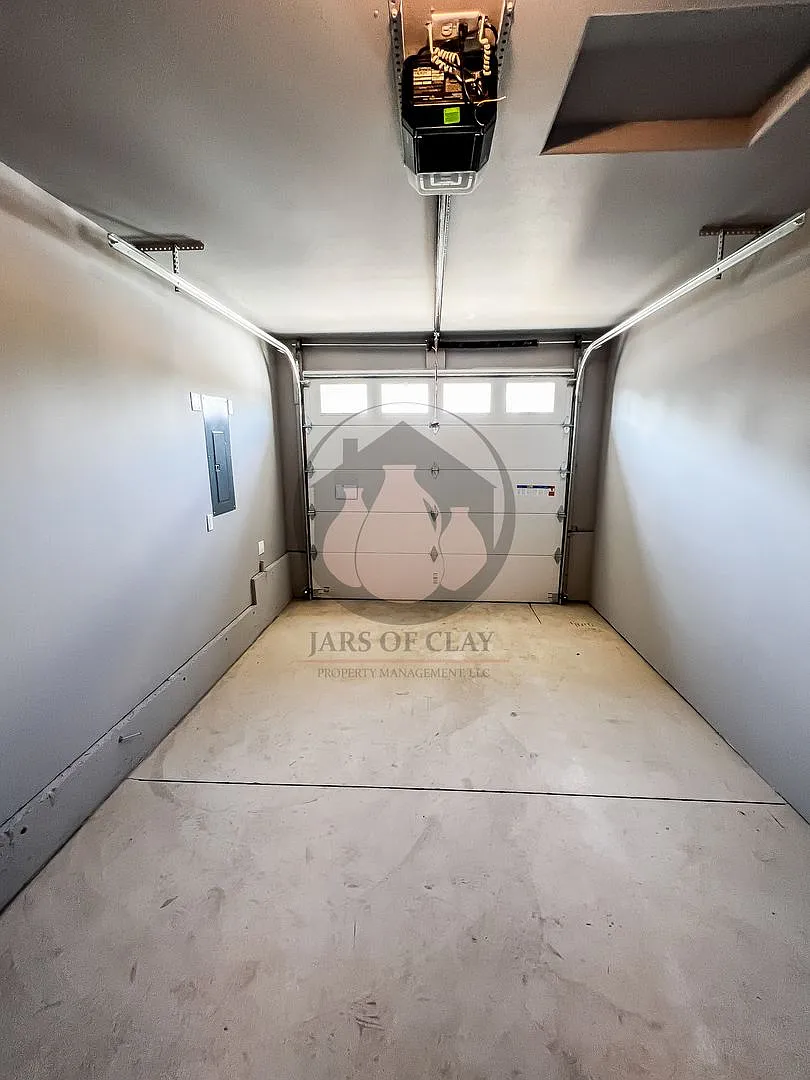 Charming Newer Construction Townhome - Move-in Special — Photo 4