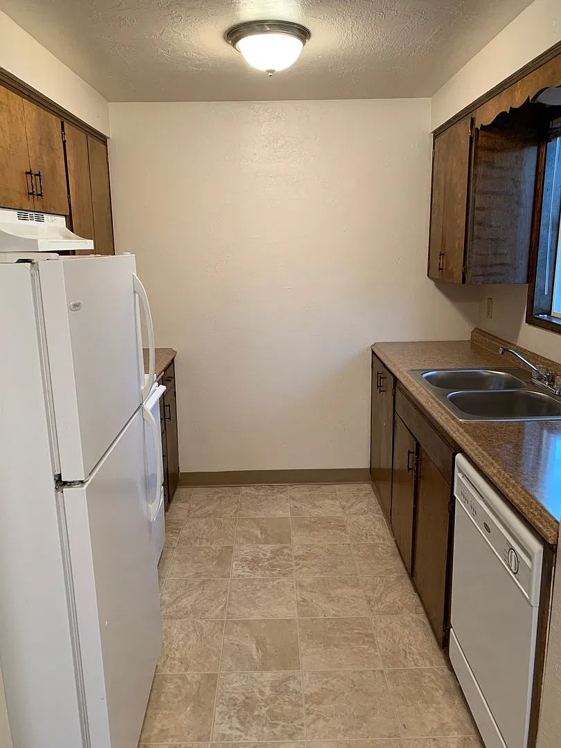 166-Gerth Apartments — Photo 2