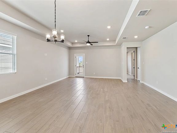 5th image of 735 Langston Ln