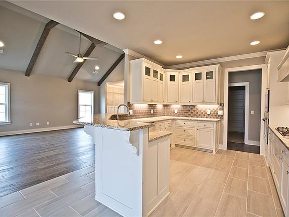 5th image of 900 Chancery Ln
