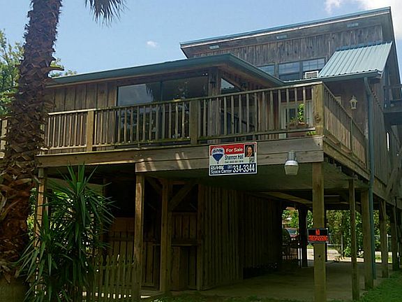 WELCOME! CEDAR HOME NEAR GALVESTON BAY