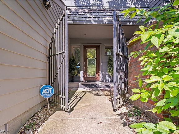 4th image of 333 N Portage Path