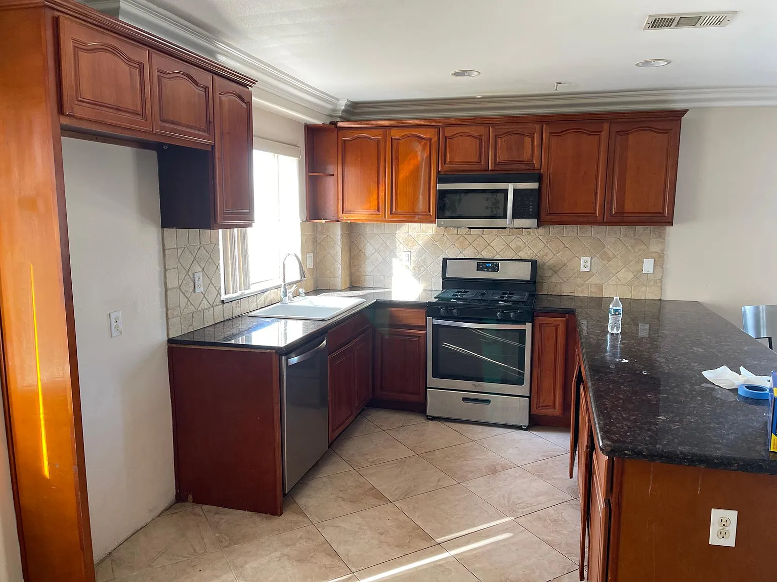 16723 Victory Blvd — Photo 1