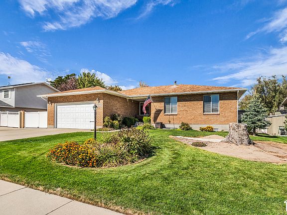 3rd image of 4228 W Yorkshire Cir