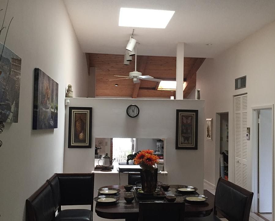 1st image of 2663 Parkview Dr