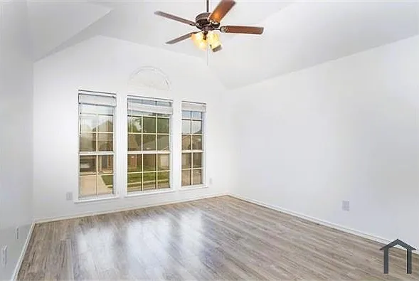 4 bed, 2470 sqft, $3,400 — Photo 3