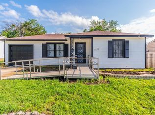 1017 E Devitt St, Fort Worth, TX 76110