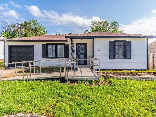 1017 E Devitt St, Fort Worth, TX 76110
