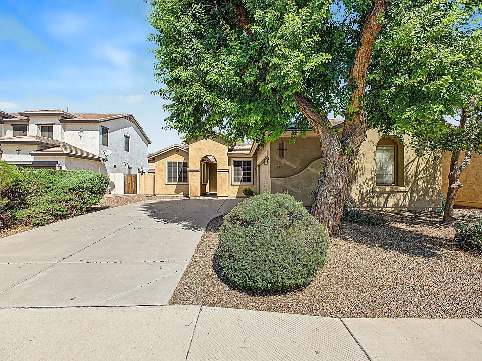 152 W Hawk Way