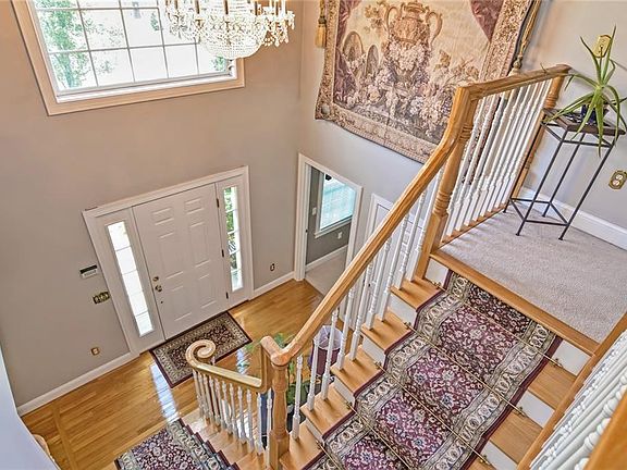5th image of 46 Millers Brook Dr