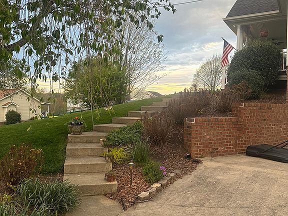 4th image of 403 Bethany Dr