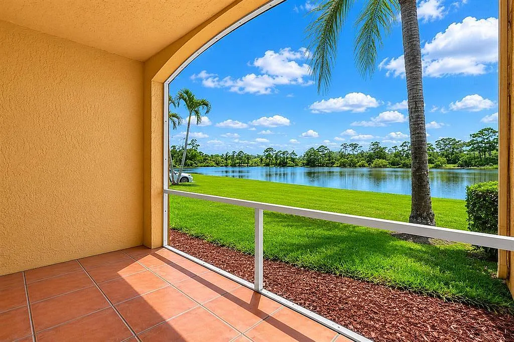 3 bed, 2.0 bath, 1255 sqft, $2,395 — Photo 3