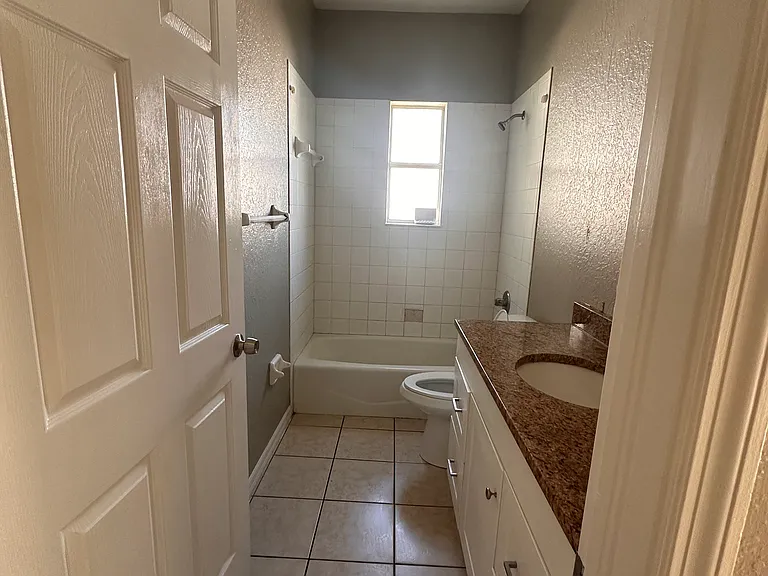 2701 Waver St — Photo 6
