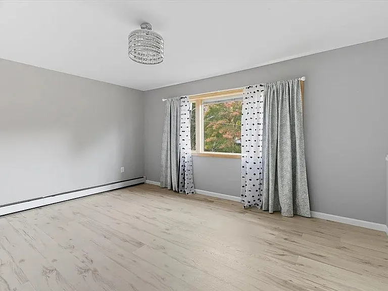89 Oakwood Dr — Photo 3