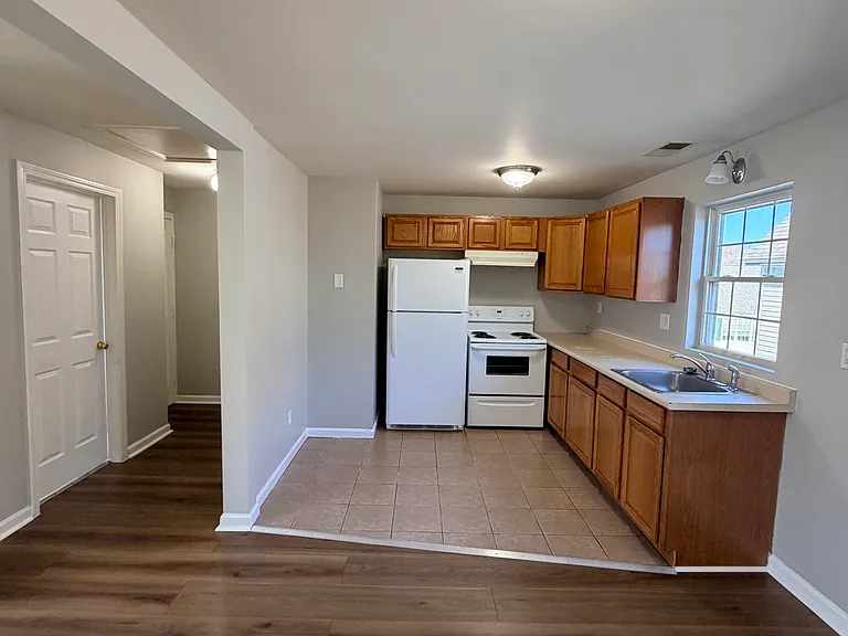 129 Main St #B — Photo 3
