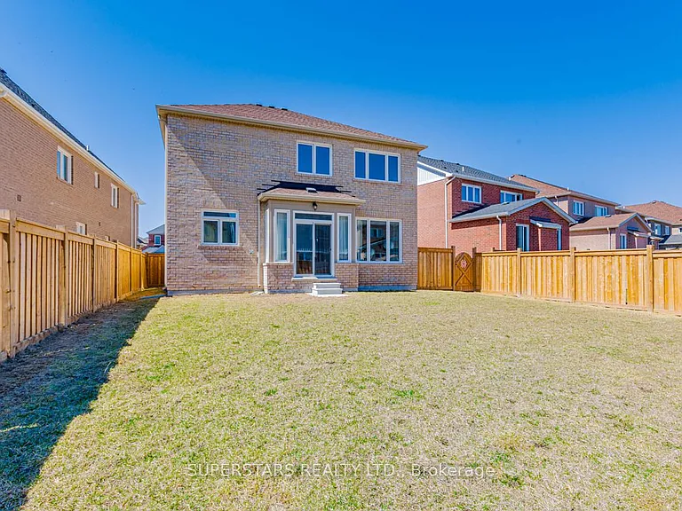 11 Empire Dr — Photo 37