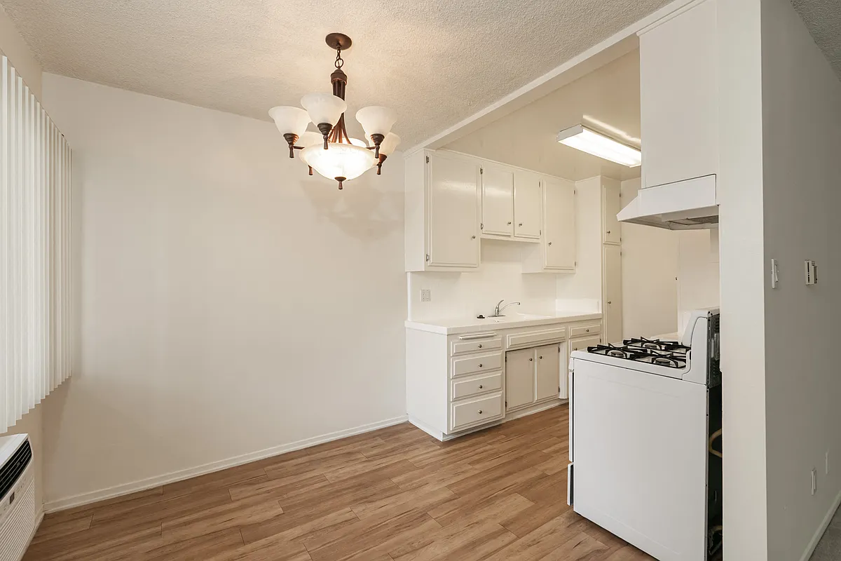 Building Photo - Sunset Poinsettia Regency