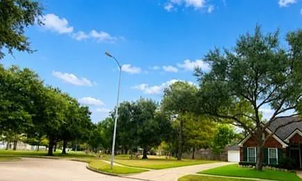 4 bed, 2.0 bath, 2793 sqft, $3,500 — Photo 2