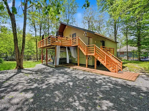 141 S Lehigh River Dr, Gouldsboro, PA 18424