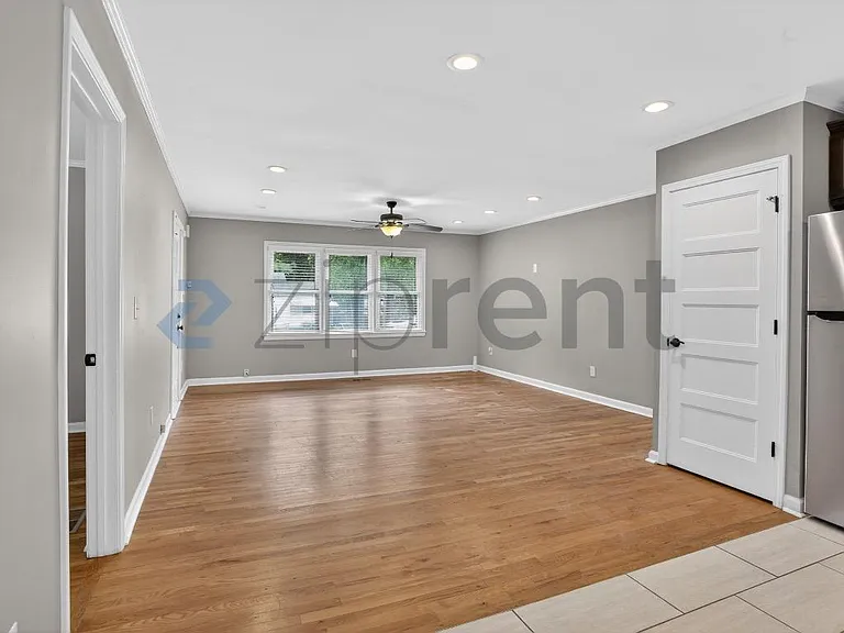 1404 Lockwood Dr SW — Photo 9