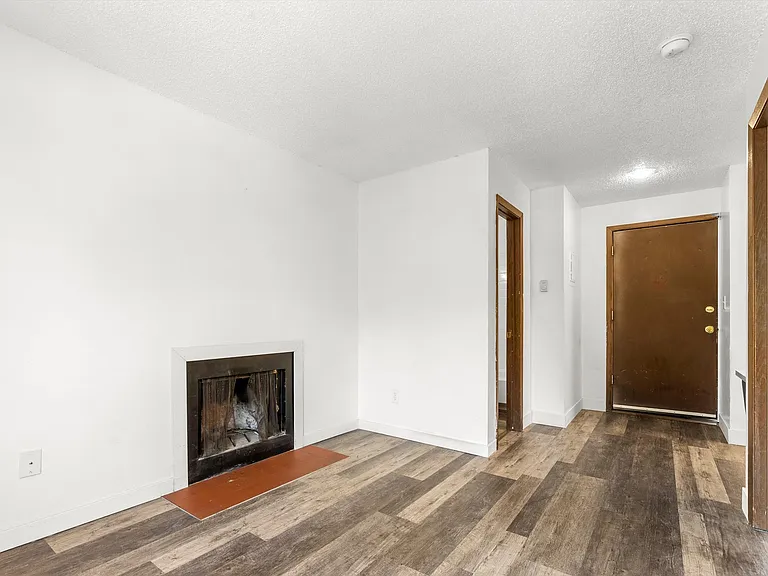 South Street Apartments — Photo 27