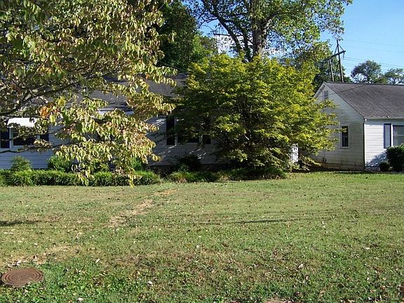2nd image of 2700 Valley View Dr