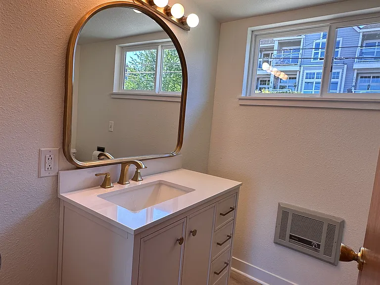 405 NE Bridgeton Rd — Photo 10