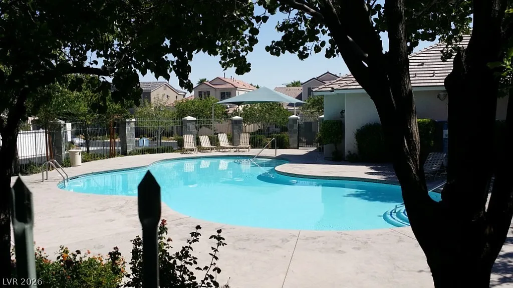3 bed, 2.5 bath, 1502 sqft, $1,995 — Photo 2
