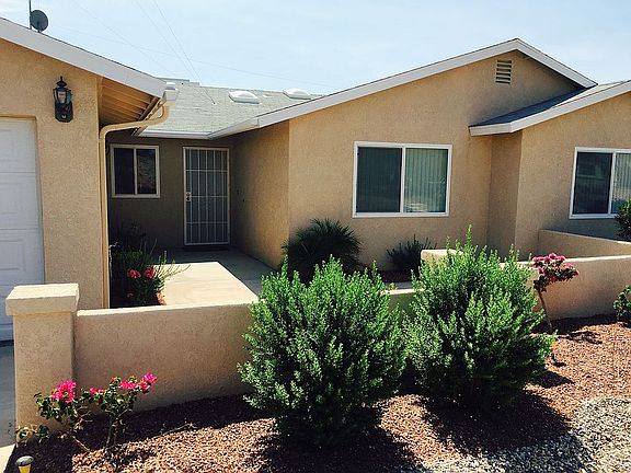 2nd image of 900 Sunny Ridge Dr
