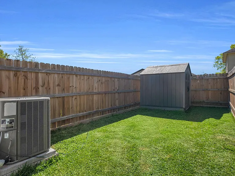 8124 Sterlingshire St #A — Photo 32