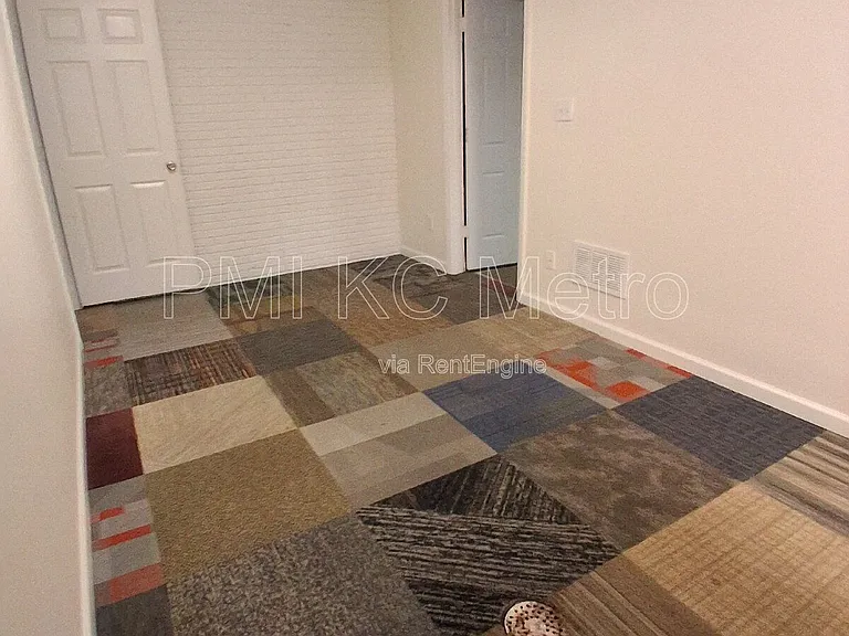 5623 NE 51st St — Photo 12