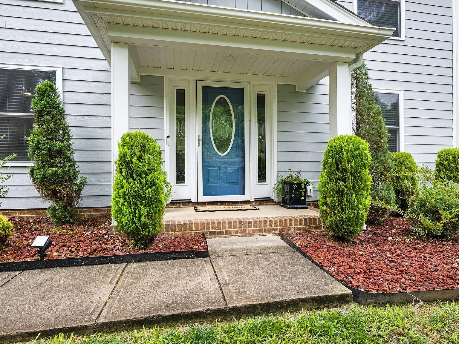 4 bed, 2700 sqft, $4,400 — Photo 2