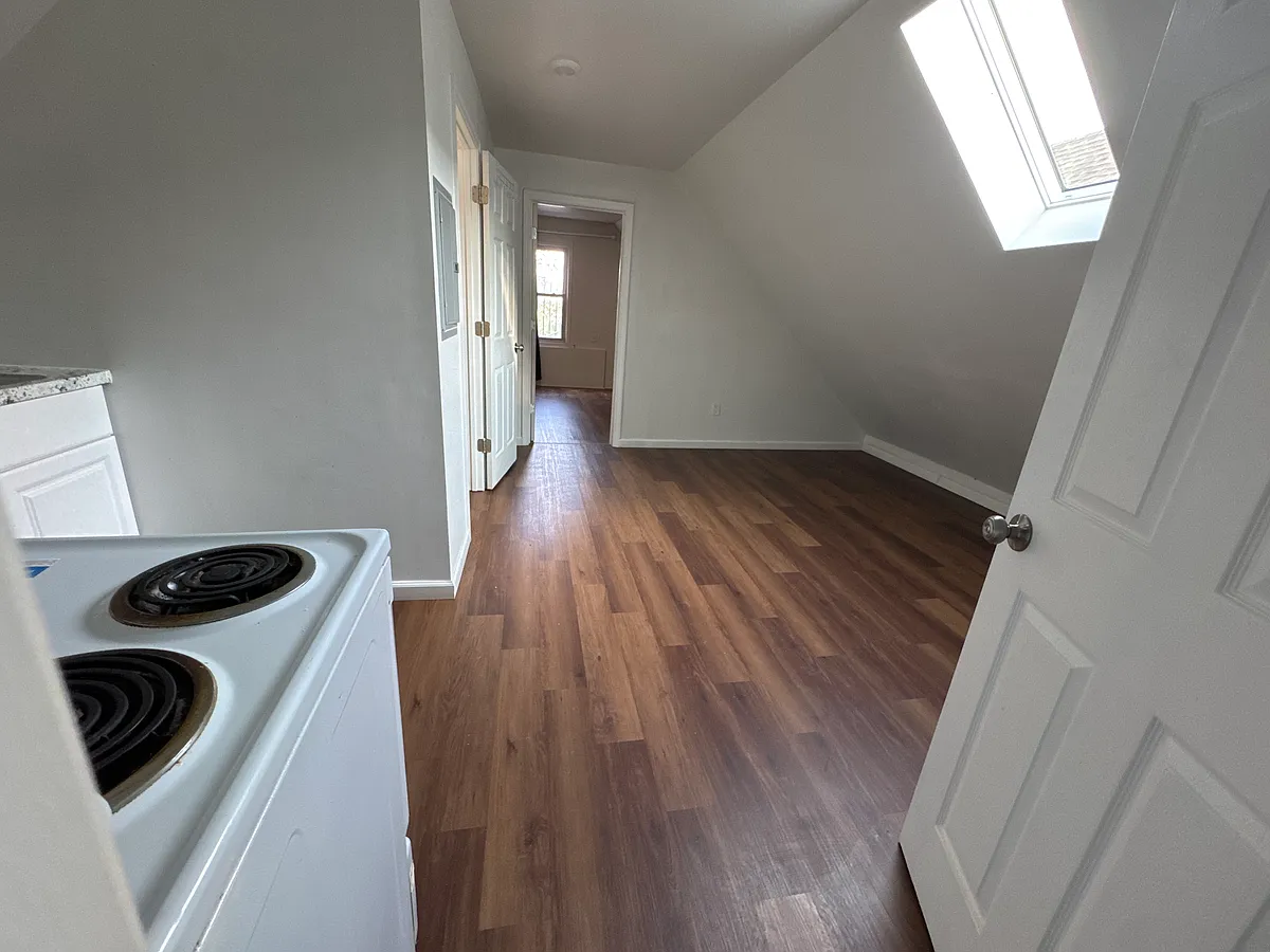 Building Photo - 88 N 6th St #3