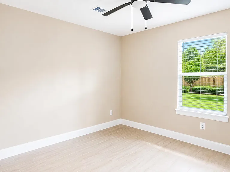 1206B Pinewood Ln — Photo 12