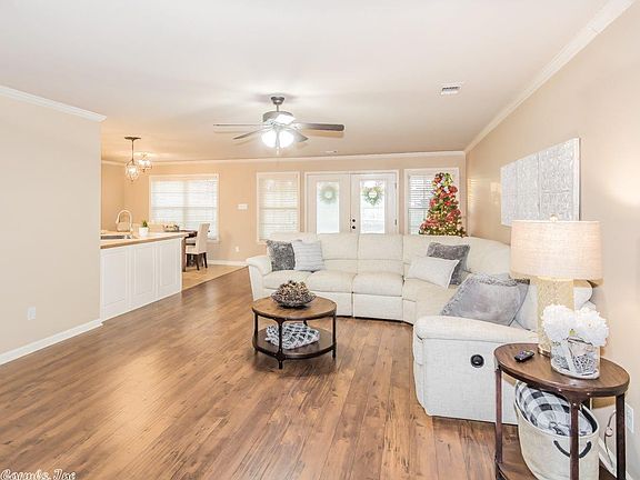 5th image of 17 Windsor Park Dr