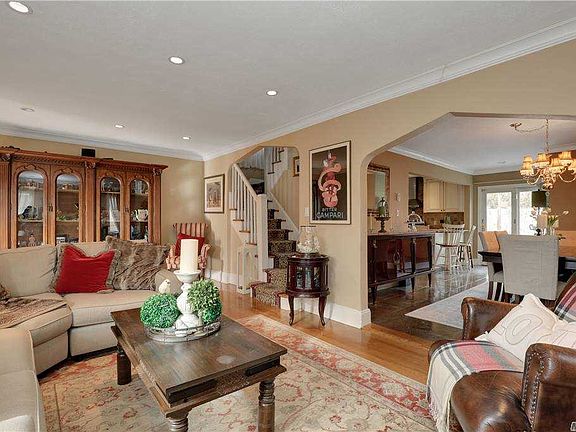 4th image of 34 Highland Blvd