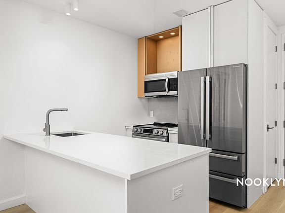 5th image of 26-04 Jackson Ave #14C