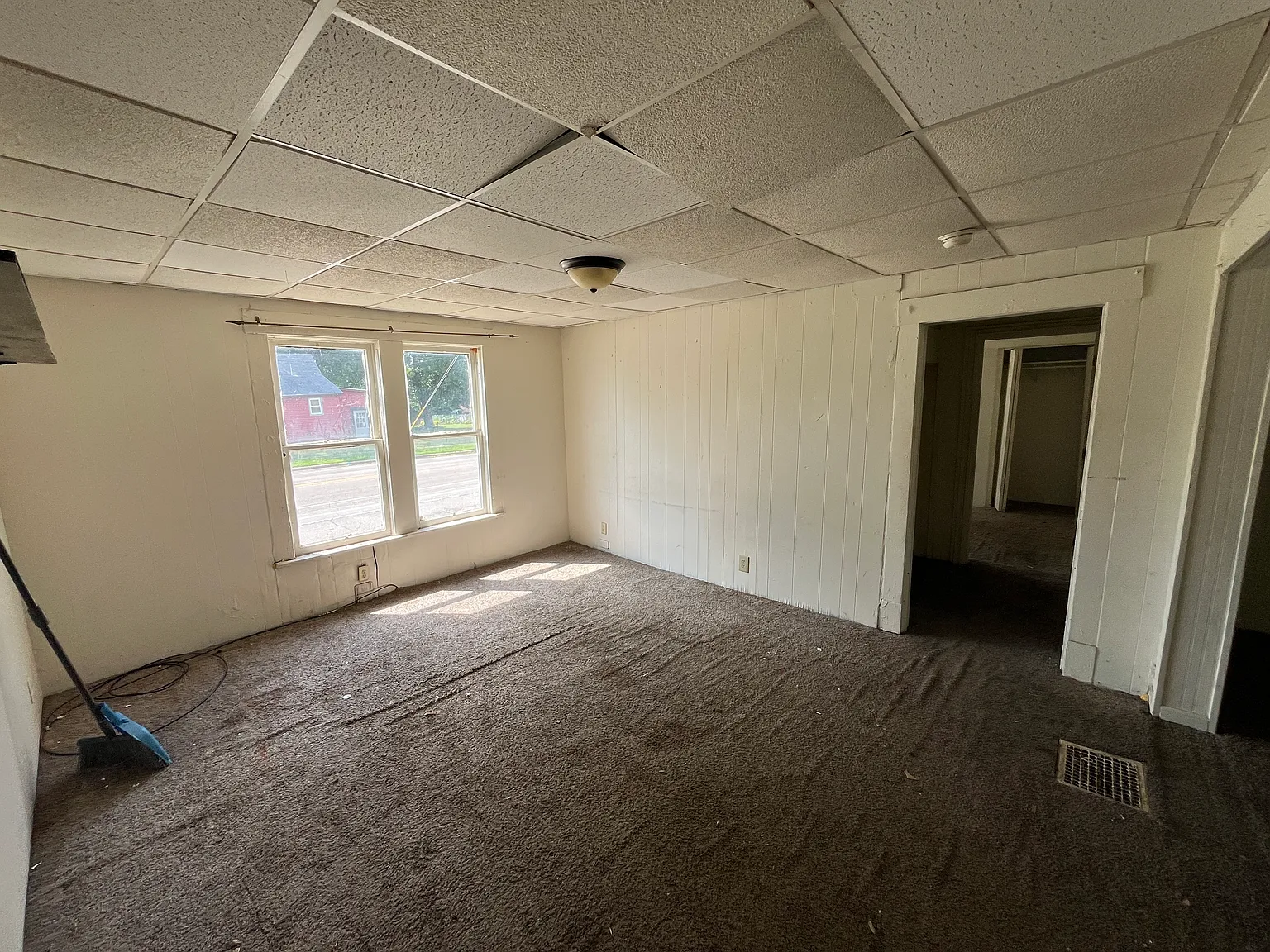 6 bed, 1450 sqft, $945 — Photo 1