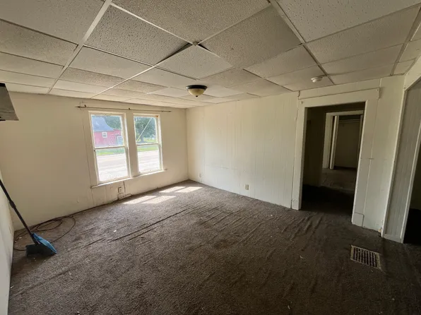 300 E College St, Carbondale, IL 62901