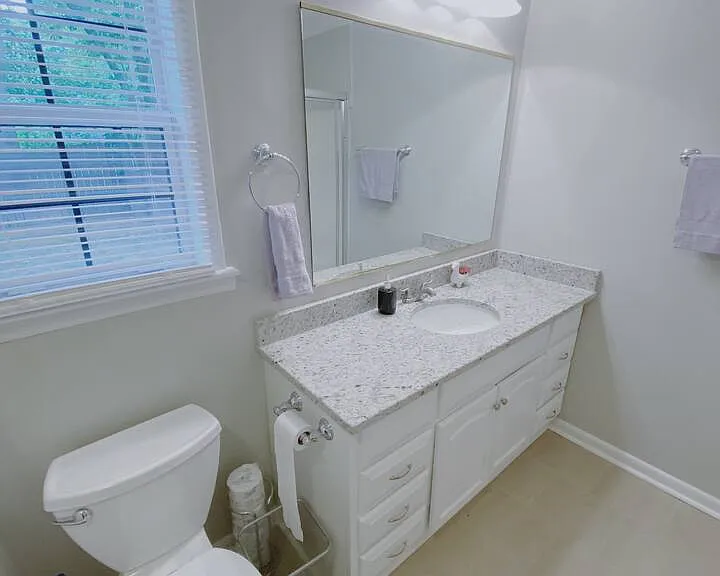 12005 Greenleaf Dr SE — Photo 11